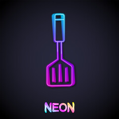 Fototapeta premium Glowing neon line Spatula icon isolated on black background. Kitchen spatula icon. BBQ spatula sign. Barbecue and grill tool. Vector