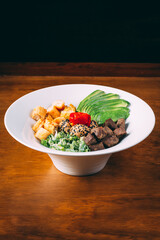 Bowl de verduras con carne