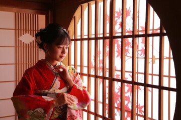 振袖の着物を着た女性