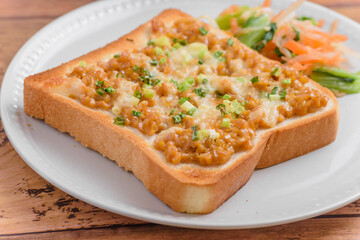 納豆トースト