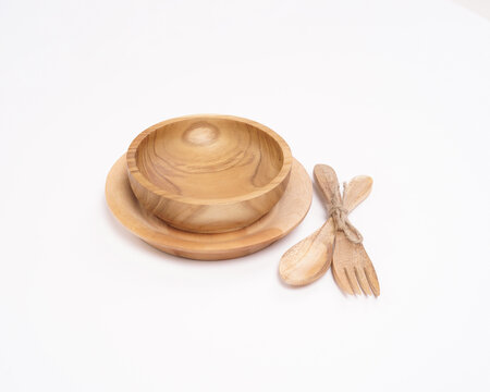 Bowl Made Of Wood Crafts. Aesthetic Wooden Bowls Are Perfect For Serving With Soup. Remaining Unused Pieces Of Wood So That They Become More Useful Items And Have A High Selling Value.