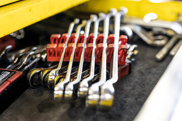 自動車整備工場の工具