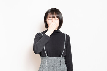 臭くて困っている若い女性