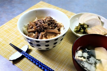 卵かけご飯牛肉しぐれ煮乗せ
