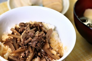 卵かけご飯牛肉しぐれ煮乗せ