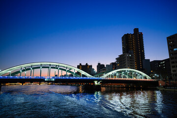 東京水辺ライン船上から見た夕景