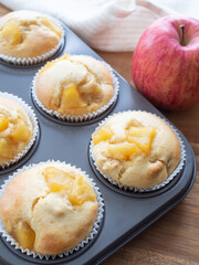 焼きたてのアップルマフィン