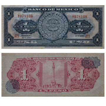 Billete de 1 peso Mexicano de 1967 con el calendario Azteca y al reverso la columna del ángel de la independencia billete realizado por el banco de Estados Unidos parecido al peso