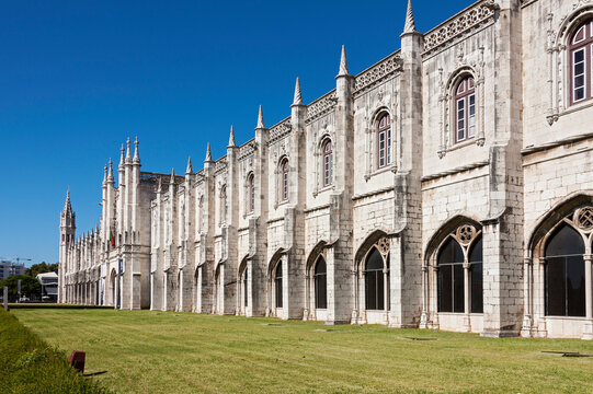 Courtyard at Mosteiro dos Jeronimos, Lisbon, Portugal