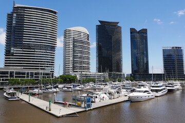 Hochhäuser am Yarra River in Melbourne