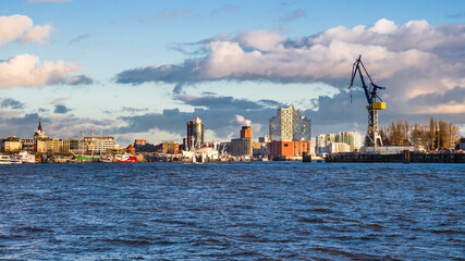 Fototapeta premium Panorama Hafensilhouette Hamburg Elbe
