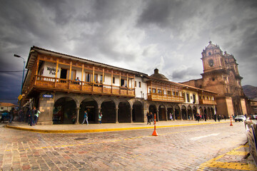 Una bella tarde en la plaza de armas cusco, observando la catedral.   © Yuri - Supay 