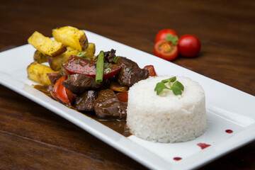 Plato de comida típica del Perú, en las fotos se puede apreciar el Arte Culinario en el Perú.
