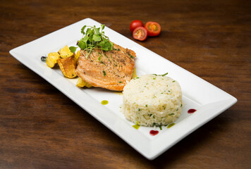 Plato de comida típica del Perú, en las fotos se puede apreciar el Arte Culinario en el Perú.