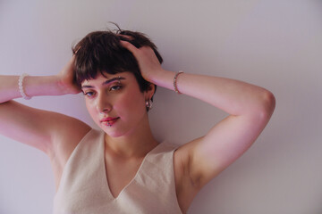 Obraz premium Beautiful short-haired woman posing while standing indoors