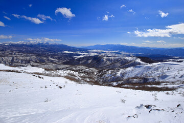 Fototapeta na wymiar 車山の山頂から望む厳冬期の風景 ( 八ヶ岳, 富士山, 南アルプス 方面 )
