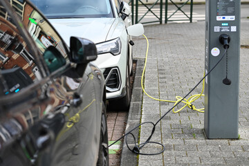 auto voiture électrique station borne recharge charge rechargement chargement batterie autonomie...