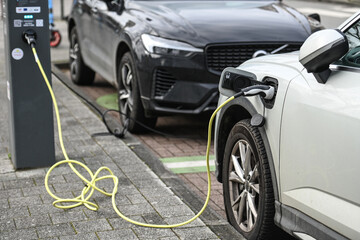 auto voiture électrique station borne recharge charge rechargement chargement batterie autonomie...