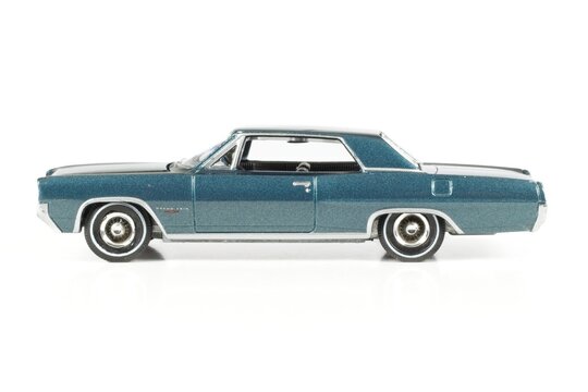 Metal model of the car in 1:64 scale. 1964 PONTIAC GRAND PRIX. Producer AUTO WORLD, series Premium release 4 color B, issued in 2015.
