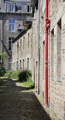 Rote Regenrinne in Dinan