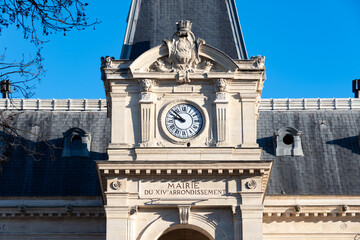 Vue extérieure de la façade du bâtiment de la mairie du 14ème arrondissement de Paris, France, construite en 1886