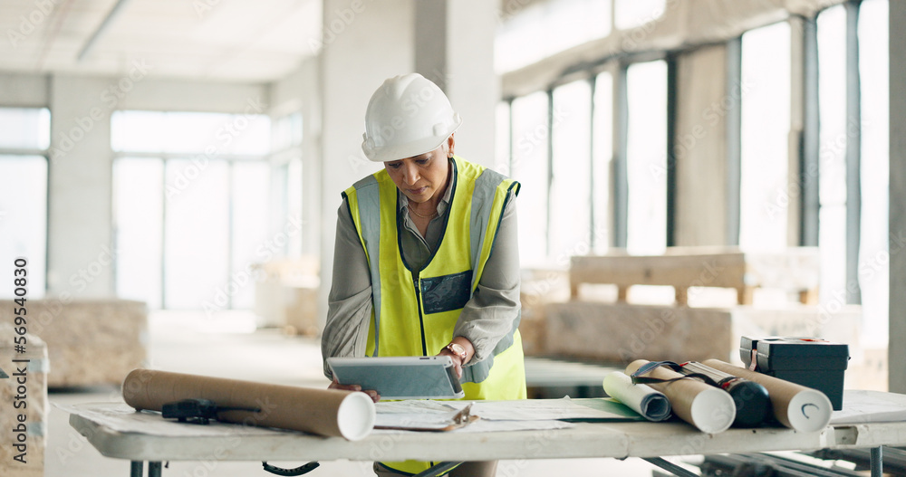 Aufkleber construction woman, tablet or architect blueprint with engineer planning, documents or research on w