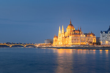 Obraz na płótnie Canvas Hungarian Parliament Building, Budapest, Hungary