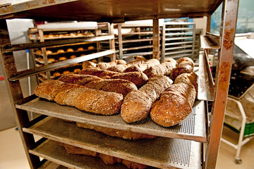 Frisch gebackenes Brot zum Verkauf bereit, Schweiz