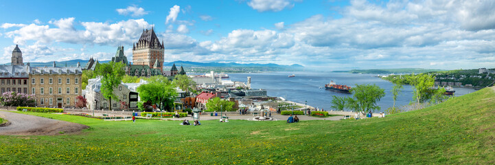 Naklejka premium Panorama of Quebec City old town with Chateau Frontenac and St Lawrence river