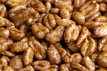 Airy wheat covered with a thin layer of cocoa chocolate