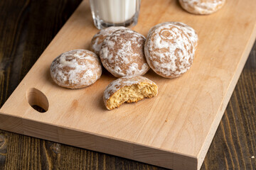 Powdered sugar gingerbread on the table