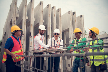 Construction engineer and construction foreman Monitor the progress and supervise important construction works on the construction site.