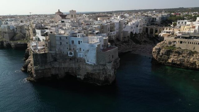 Veduta aerea della citt&agrave; di Polignano a Mare in Puglia.