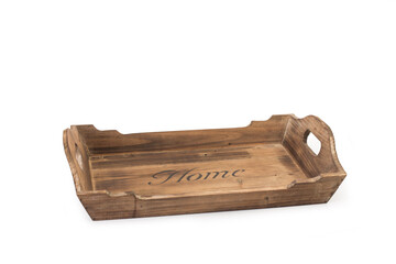 Bandeja de madera con asas sobre un fondo blanco liso y aislado. Vista de frente y de cerca. Copy space