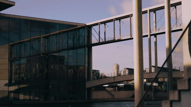 Spiegelungen an Architektur 