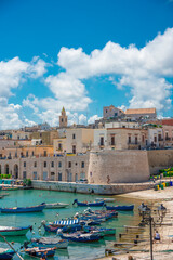 Vista panoramica del lungomare di Bisceglie in Puglia.