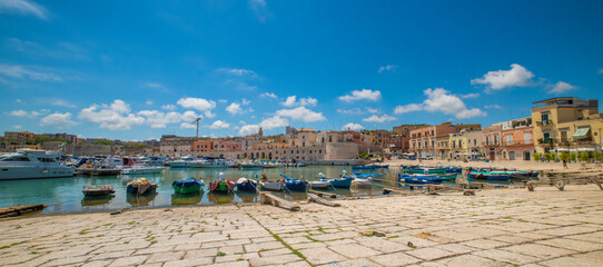 Vista panoramica del lungomare di Bisceglie in Puglia.
