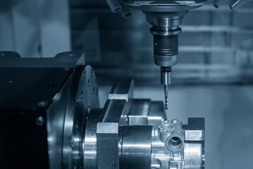 Fototapeta na wymiar The CNC milling machine tapping process at automotive aluminum part.
