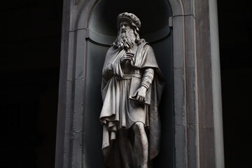 Estatua de Leonardo da Vinci. Florencia. Italia. 