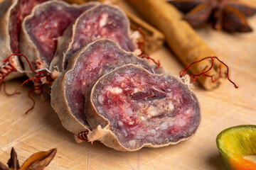 Unpeeled sliced salami using beef meat with spices