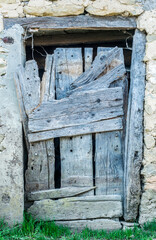 Vieille porte rurale à Aignoz, Bugey, France