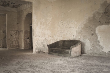 Couch - Sofa - Verlassener Ort - Urbex / Urbexing - Lost Place - Artwork - Creepy - Lostplace -...