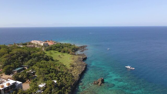 Roatan, Honduras. The best snorkeling place in the world.
West Bay, drone footage.