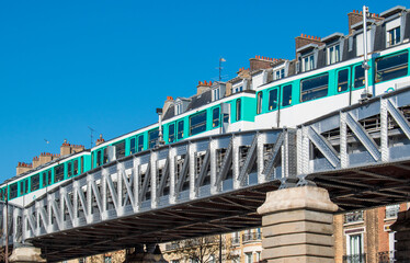 Métro aérien à Paris (France)