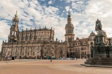 Obraz premium Hofkirche and Dresden Castle with the Hausmann Tower