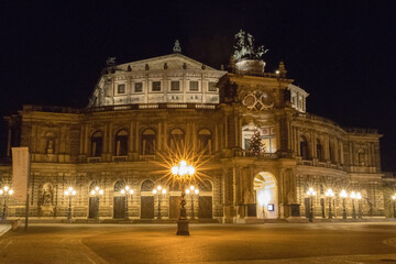 Fototapeta na wymiar Semperoper Dresden at night 