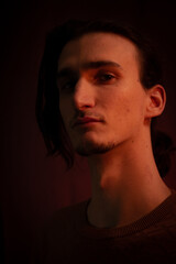 Ritratto di un classico giovane adulto 