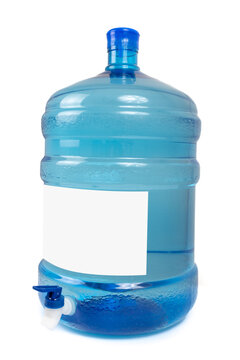 Bidones de agua potable de pl&aacute;stico con tapa azul, para dispensadores.Aislados sobre fondo blanco