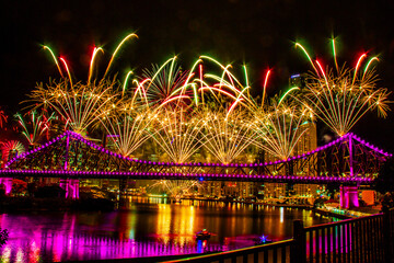 Views of Brisbane Riverfire and Story Bridge from Wilson Lookout - obrazy, fototapety, plakaty