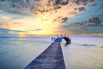Fototapeta na wymiar sunset, sea, boat, beach, sun
